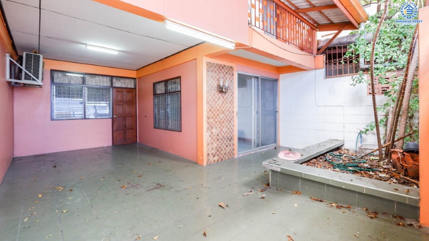 ทาวน์เฮ้าส์มือสองย่านนนทบุรี ซอย วงศ์สว่าง15 บางซื่อ บ้านสวยพร้อมเข้าอยู่ เนื้อที่ 21 ตร.ว. ฟังก์ชัน 2 ห้องนอน 2 ห้องน้ำ (แถมเครื่องปรับอากาศ 2 เครื่อง)  บนทำเลติดถนนวงศ์สว่าง เชื่อมต่อถนน รัตนาธิเบศร์ ใกล้รถไฟฟ้า "สถานีวงศ์สว่าง"